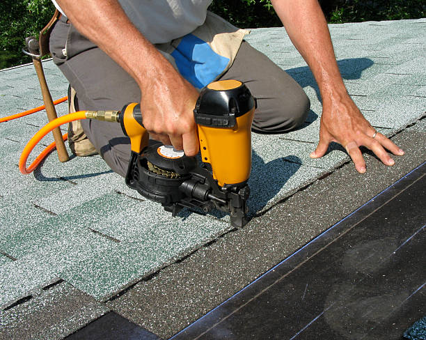 Roof Gutter Cleaning in Poplar Plains, CT